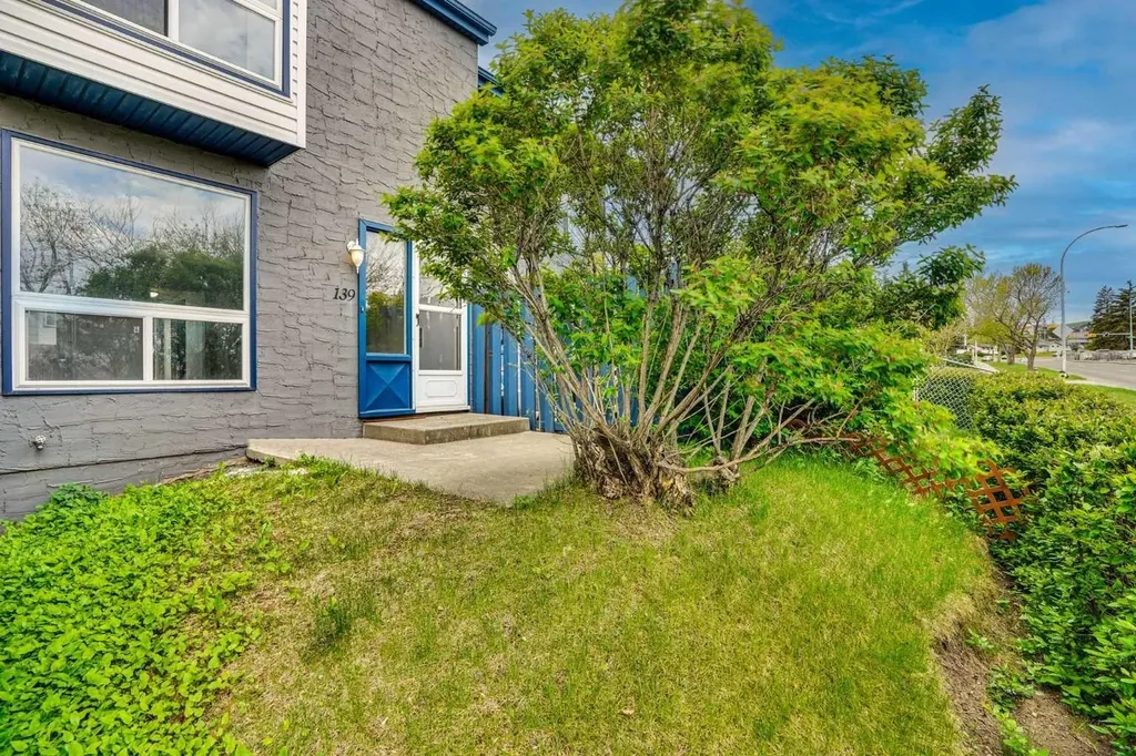 6440 4 Street NW Calgary AB T2K 1B8
