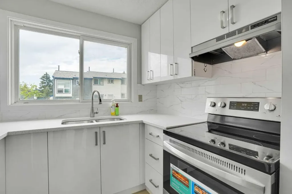 6440 4 Street NW Calgary AB T2K 1B8
