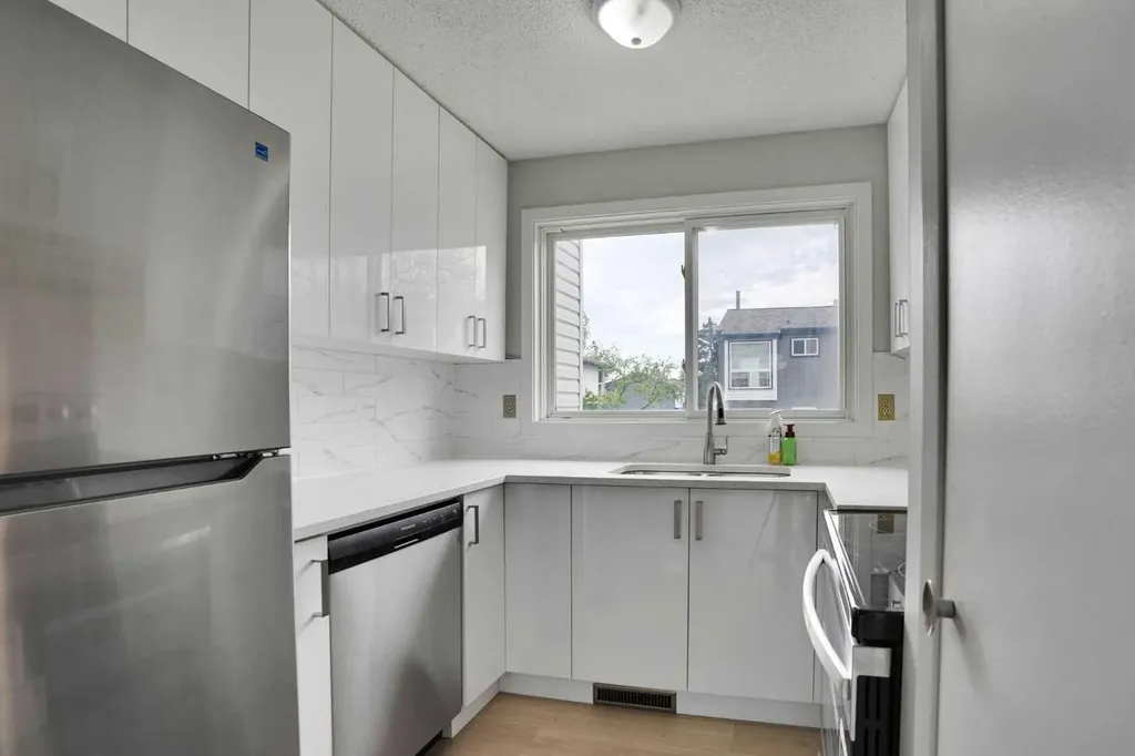 6440 4 Street NW Calgary AB T2K 1B8