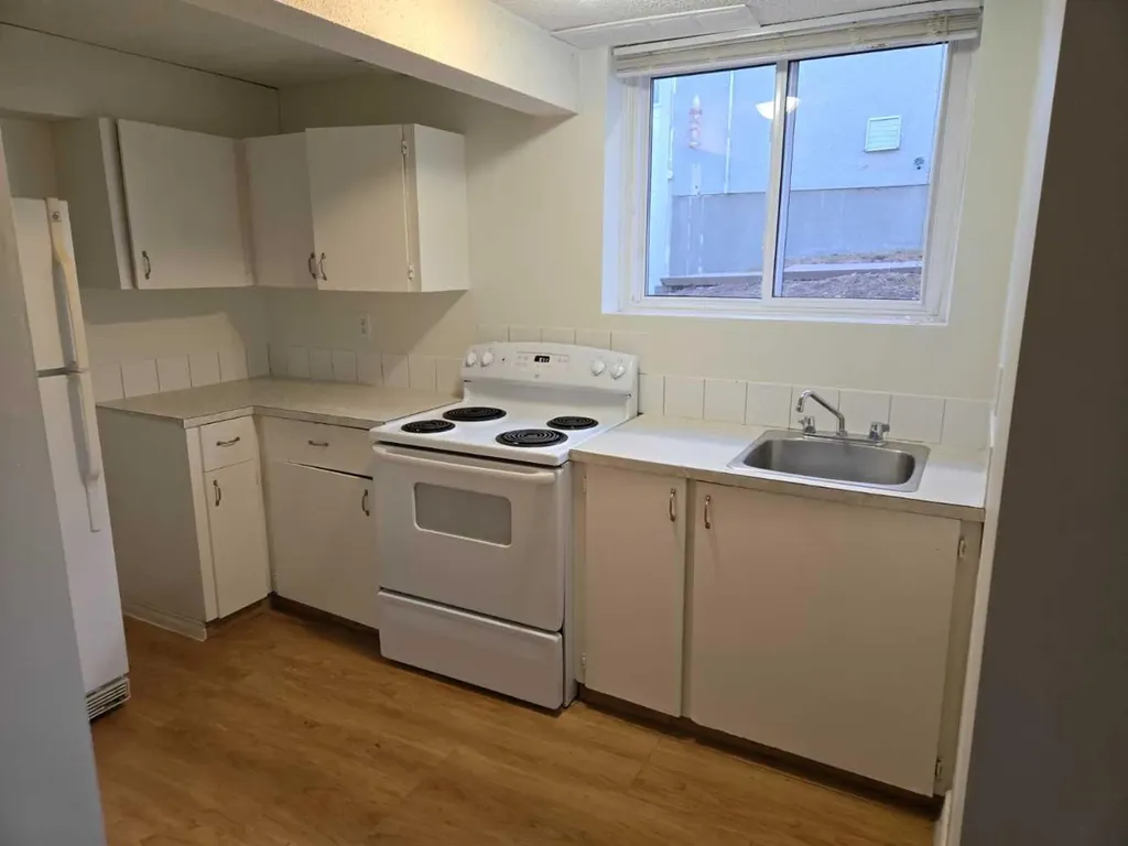 640 648 68 Avenue SW Calgary AB T2V 0M9