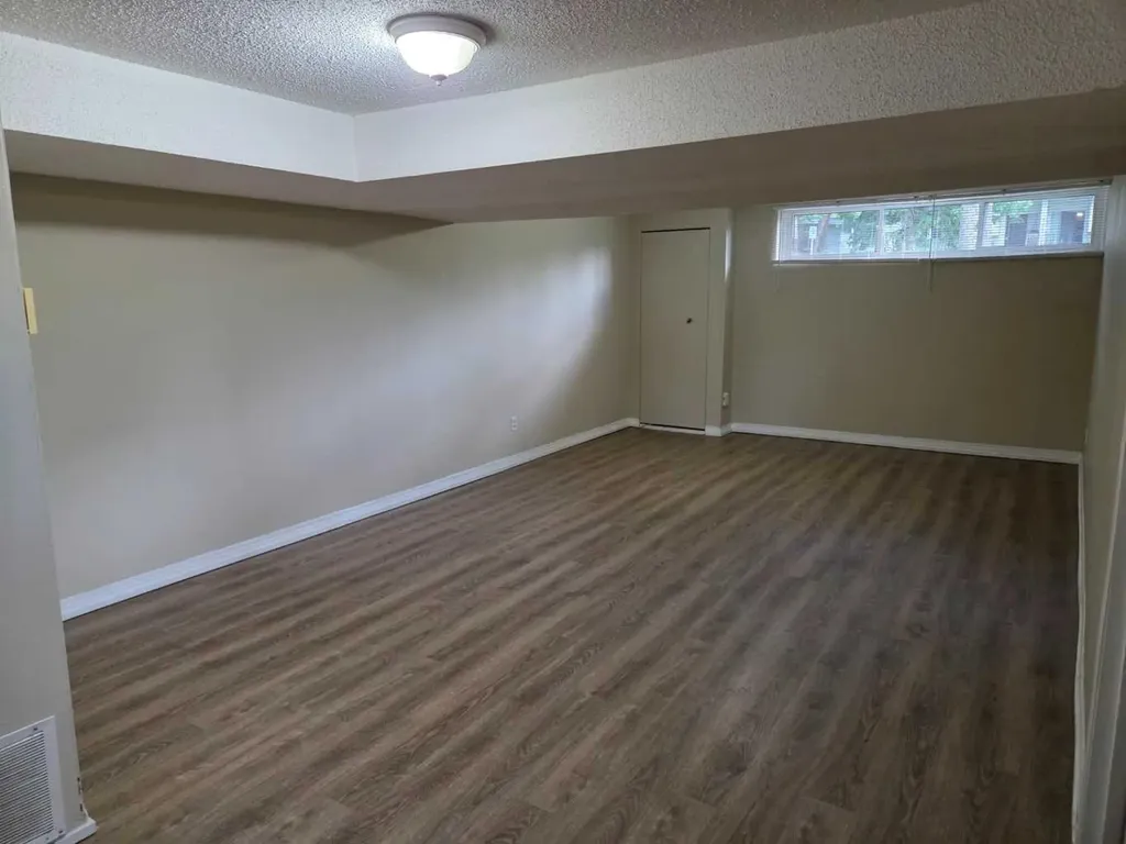 640 648 68 Avenue SW Calgary AB T2V 0M9