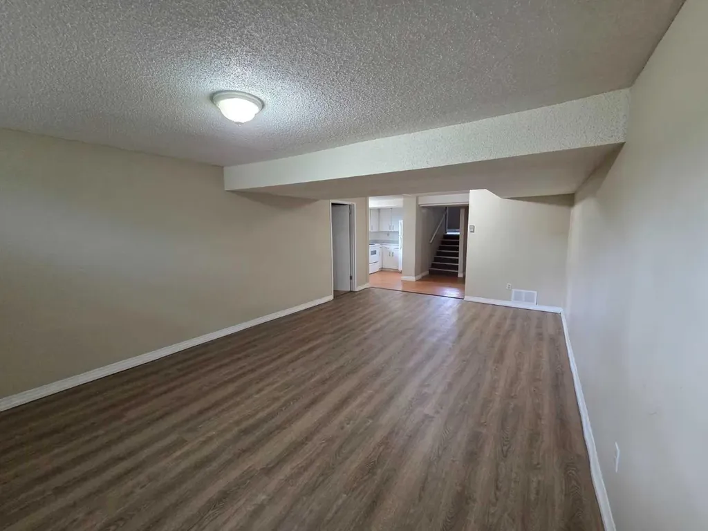 640 648 68 Avenue SW Calgary AB T2V 0M9