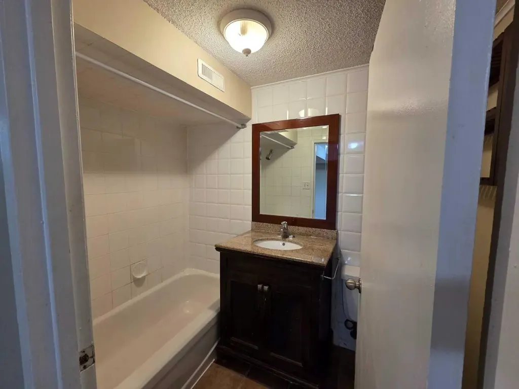 640 648 68 Avenue SW Calgary AB T2V 0M9