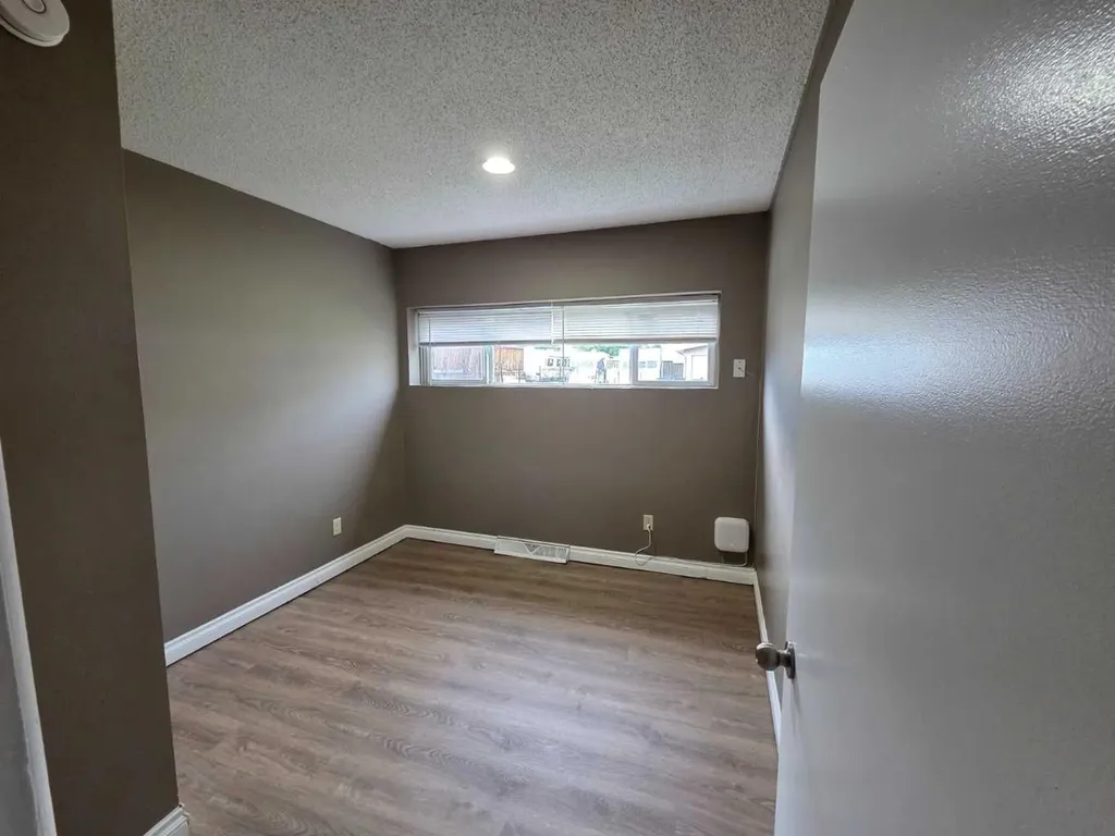 640 648 68 Avenue SW Calgary AB T2V 0M9