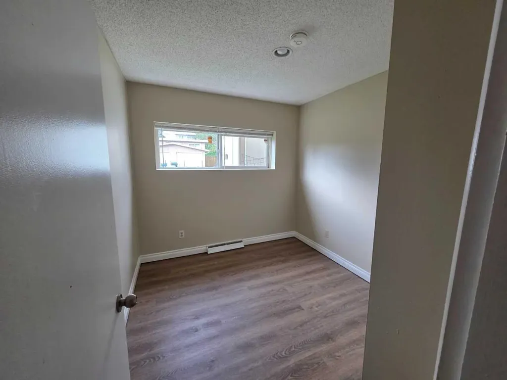 640 648 68 Avenue SW Calgary AB T2V 0M9