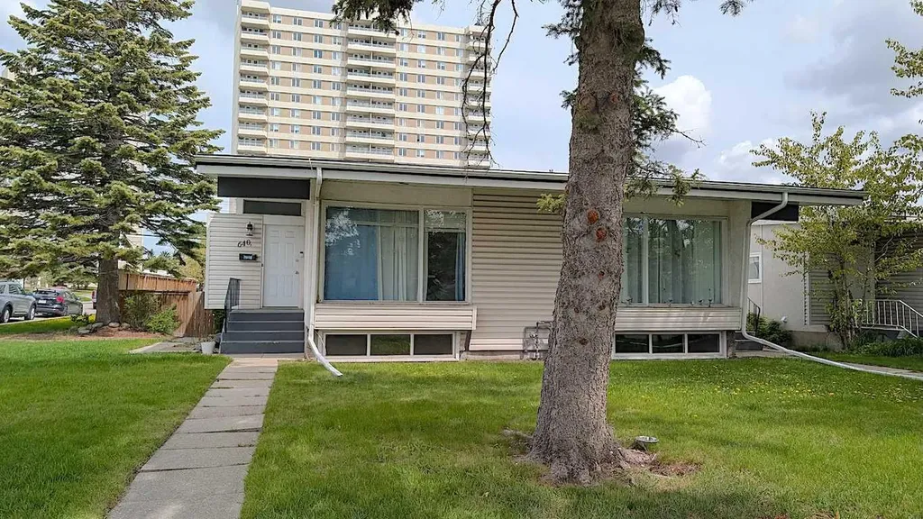 640 648 68 Avenue SW Calgary AB T2V 0M9