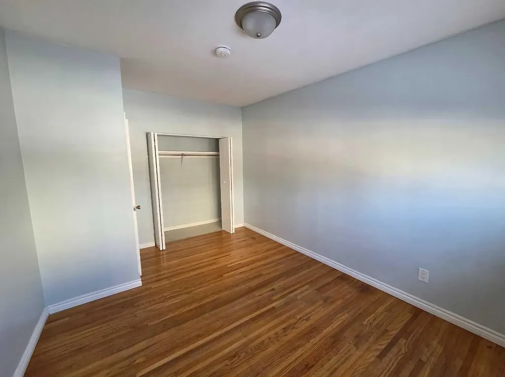 640 648 68 Avenue SW Calgary AB T2V 0M9