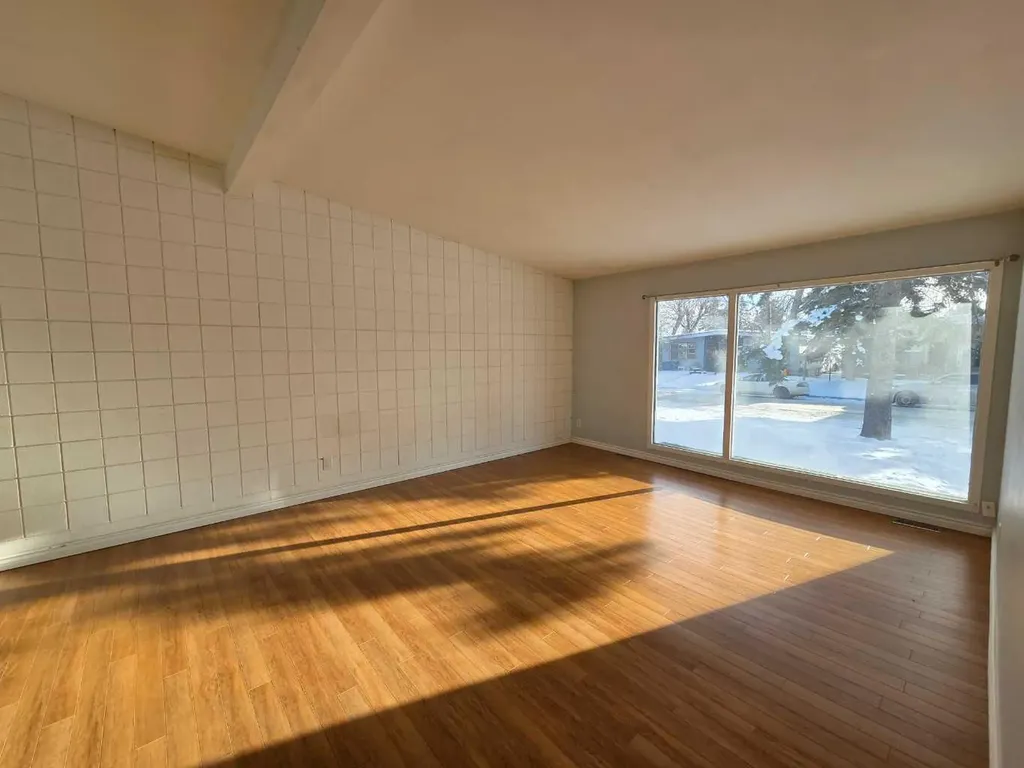 640 648 68 Avenue SW Calgary AB T2V 0M9
