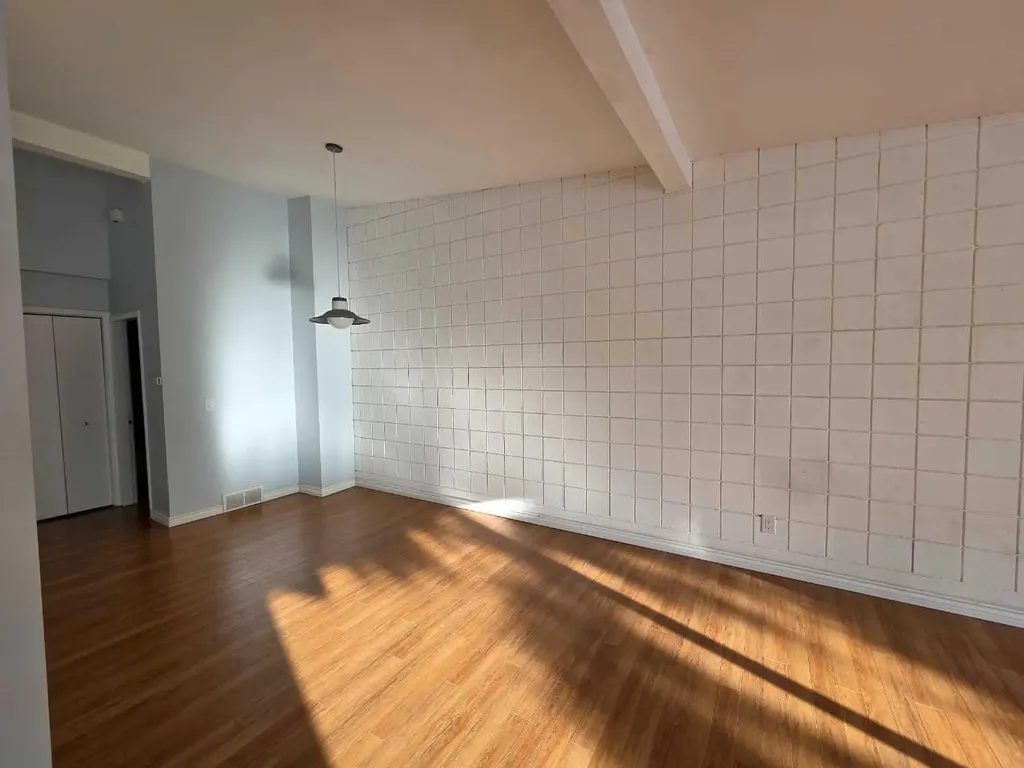 640 648 68 Avenue SW Calgary AB T2V 0M9