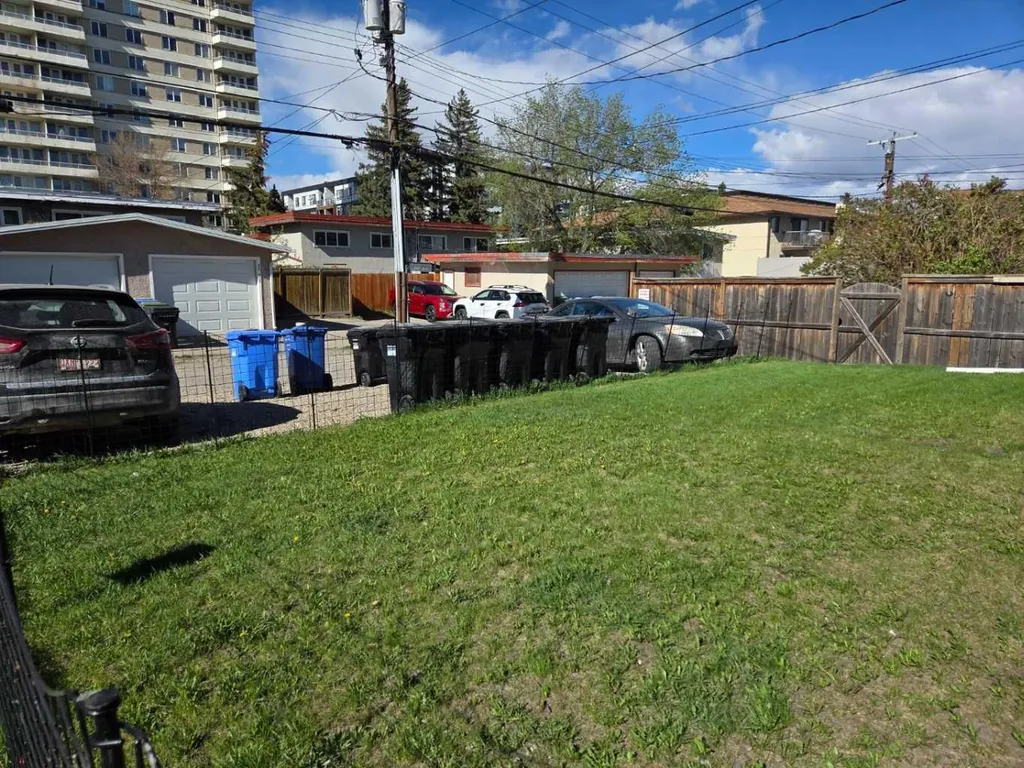 640 648 68 Avenue SW Calgary AB T2V 0M9