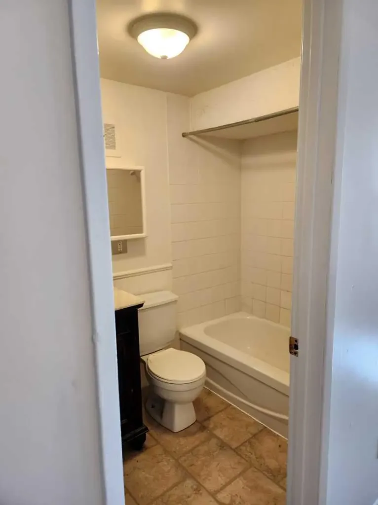 640 648 68 Avenue SW Calgary AB T2V 0M9