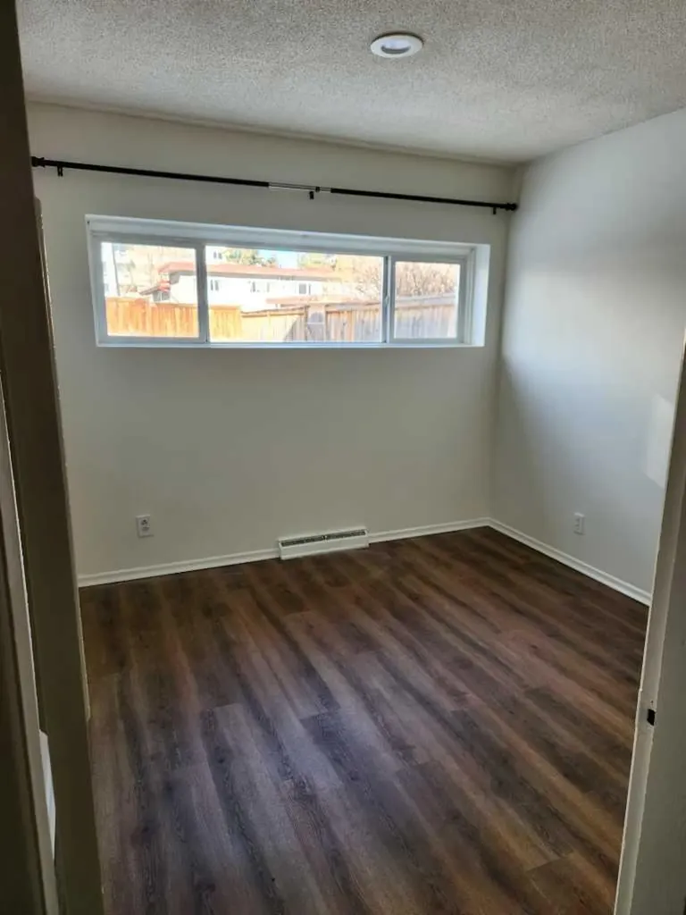 640 648 68 Avenue SW Calgary AB T2V 0M9