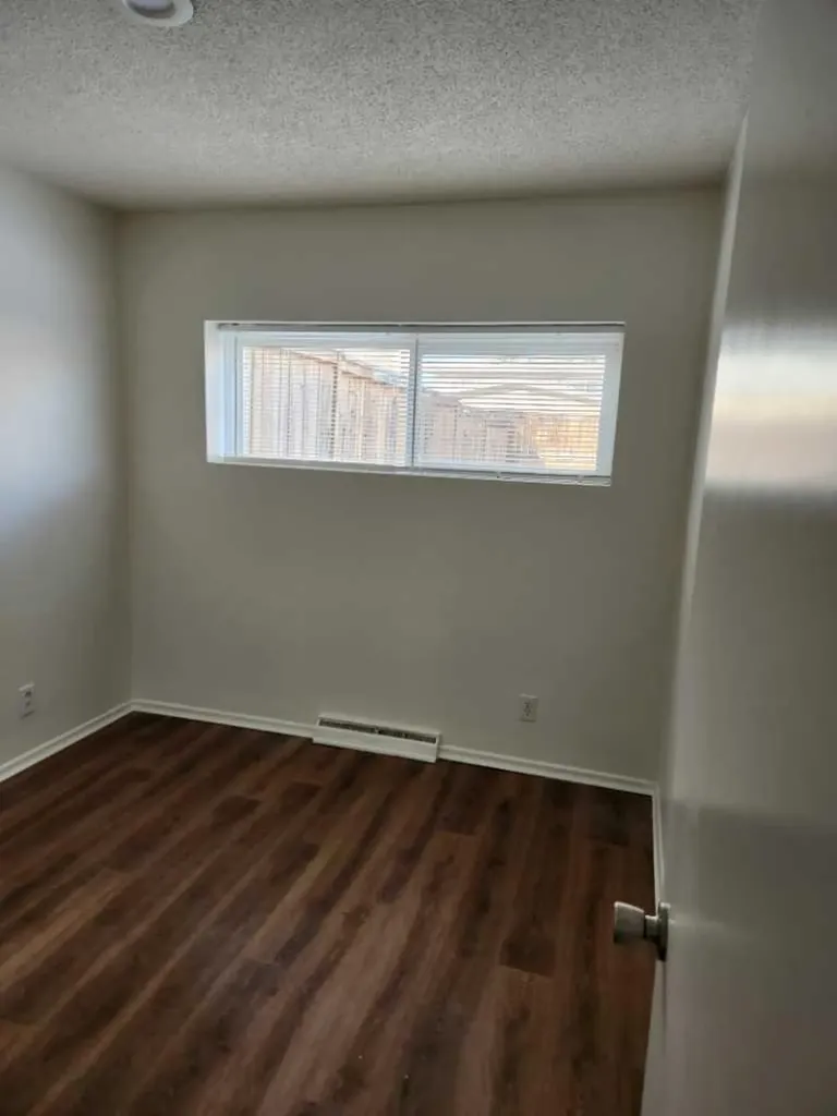 640 648 68 Avenue SW Calgary AB T2V 0M9
