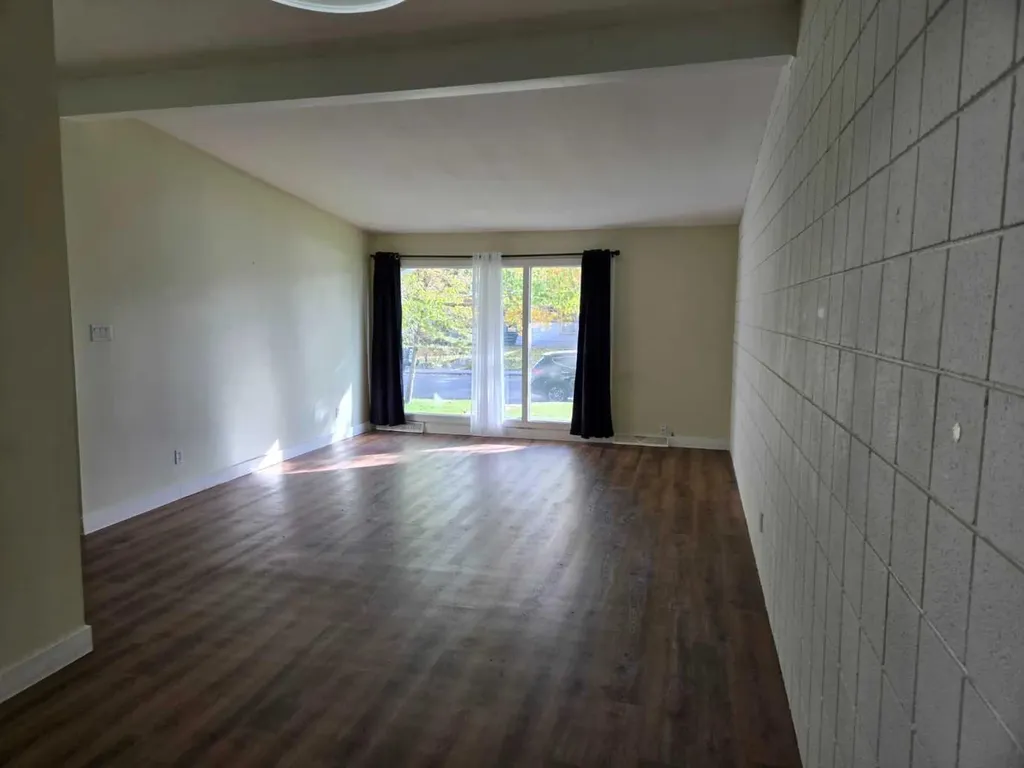 640 648 68 Avenue SW Calgary AB T2V 0M9