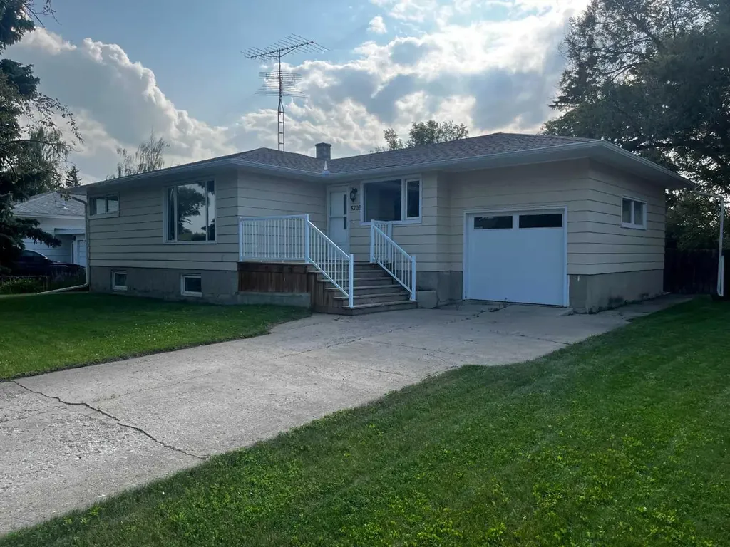 5202 56 Avenue Olds AB T4H 1H8