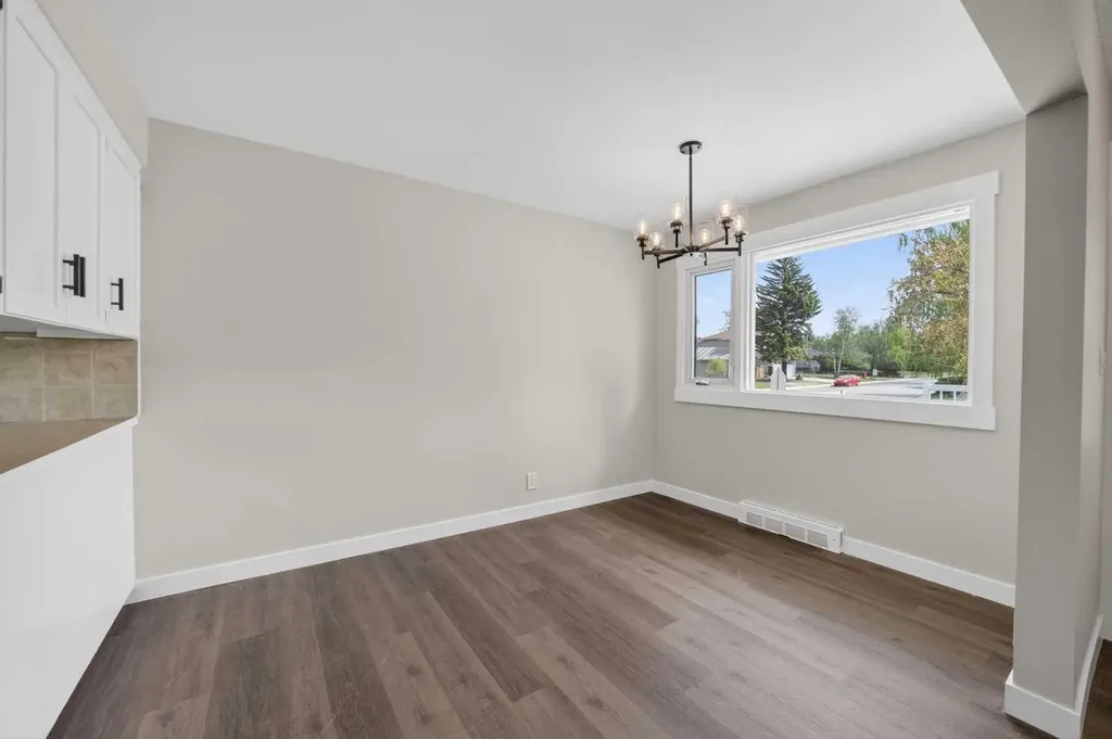 5202 56 Avenue E Olds AB T4H 1H8