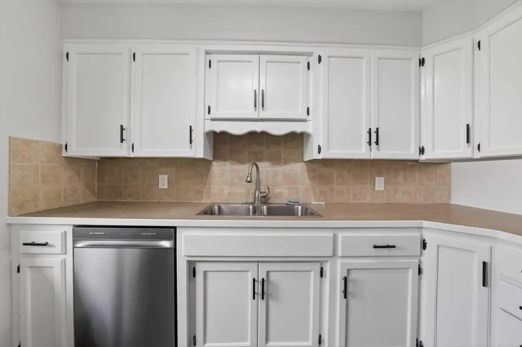 5202 56 Avenue Olds AB T4H 1H8