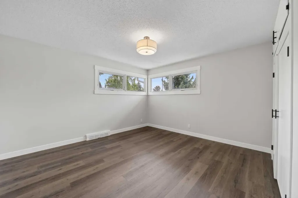 5202 56 Avenue E Olds AB T4H 1H8
