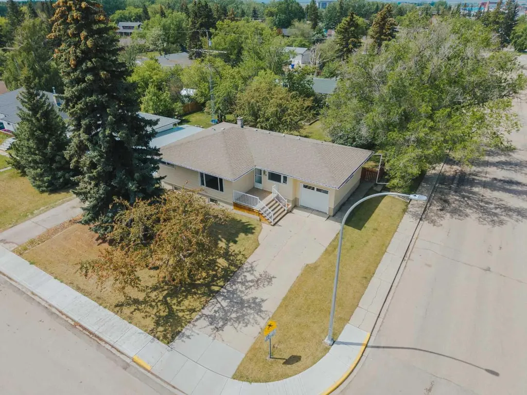 5202 56 Avenue E Olds AB T4H 1H8