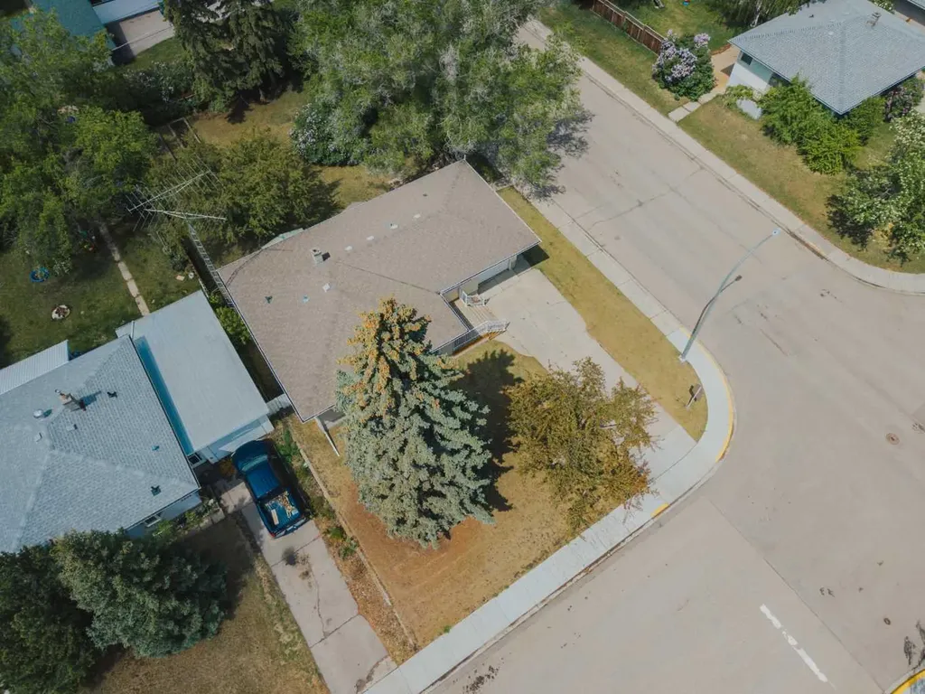 5202 56 Avenue E Olds AB T4H 1H8