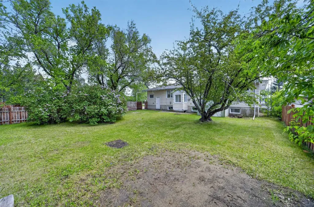 5202 56 Avenue E Olds AB T4H 1H8