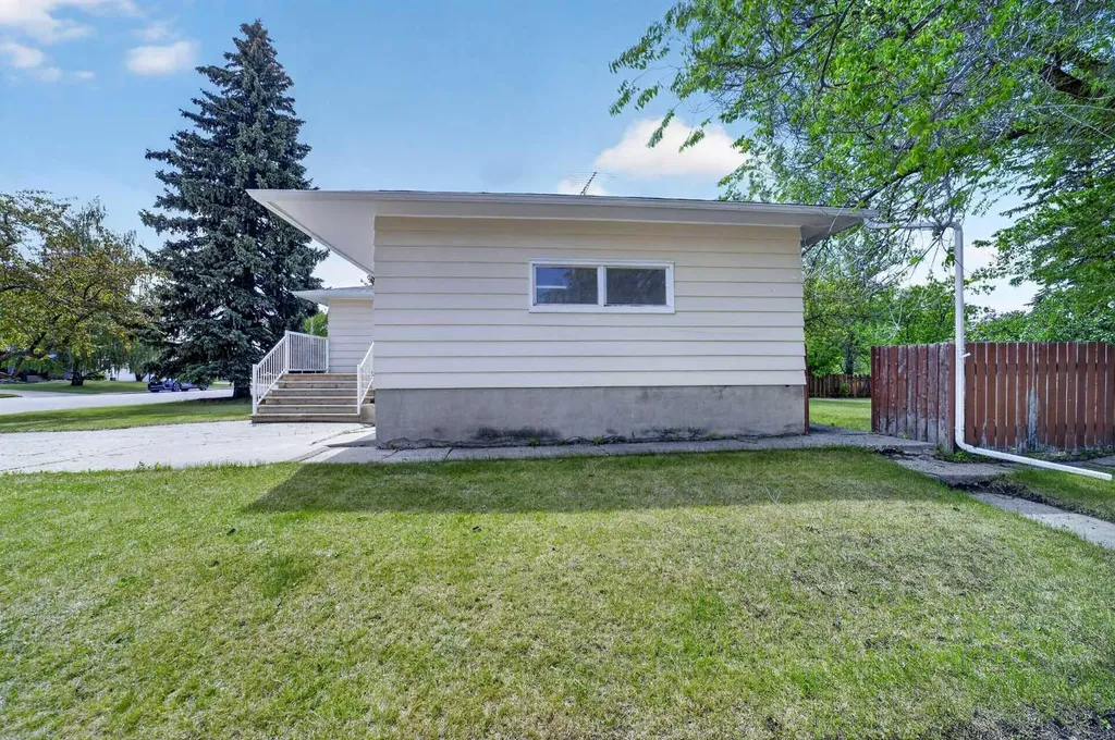 5202 56 Avenue Olds AB T4H 1H8