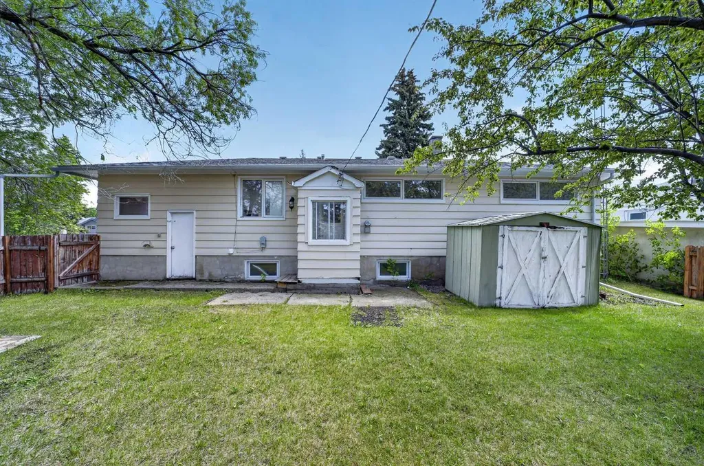 5202 56 Avenue Olds AB T4H 1H8