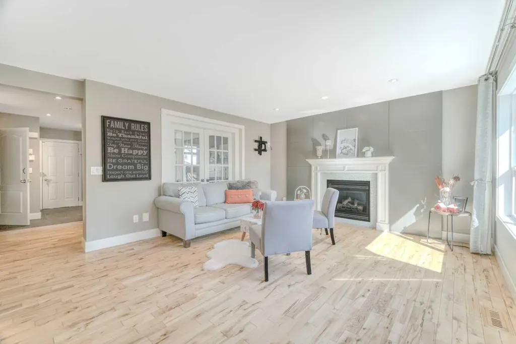 100 Royal Birch Crescent NW Calgary AB T3G 5N8