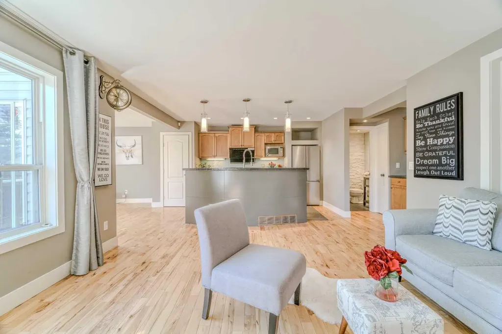 100 Royal Birch Crescent NW Calgary AB T3G 5N8