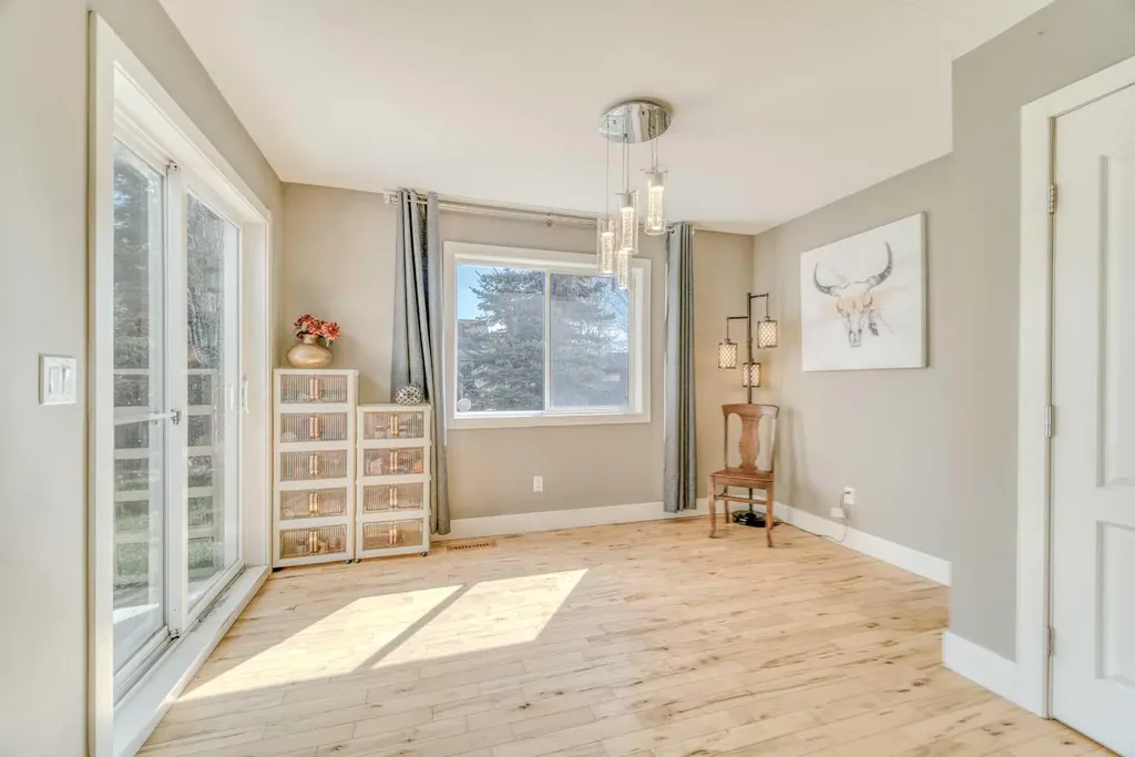 100 Royal Birch Crescent NW Calgary AB T3G 5N8