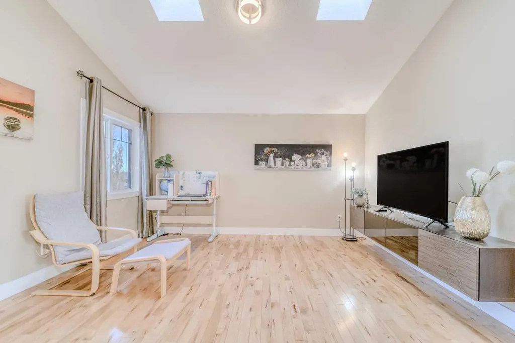 100 Royal Birch Crescent NW Calgary AB T3G 5N8