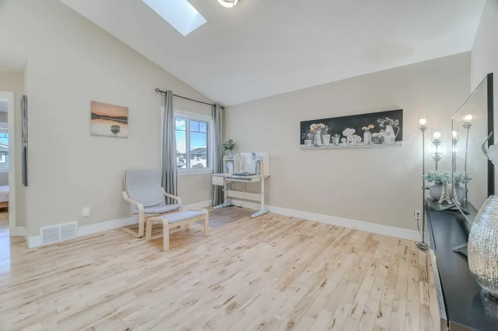 100 Royal Birch Crescent NW Calgary AB T3G 5N8