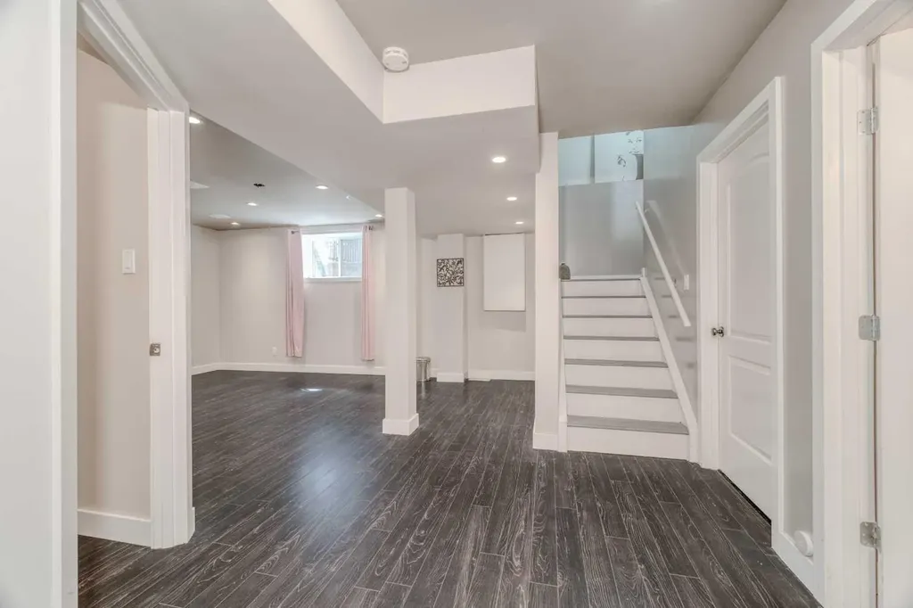 100 Royal Birch Crescent NW Calgary AB T3G 5N8