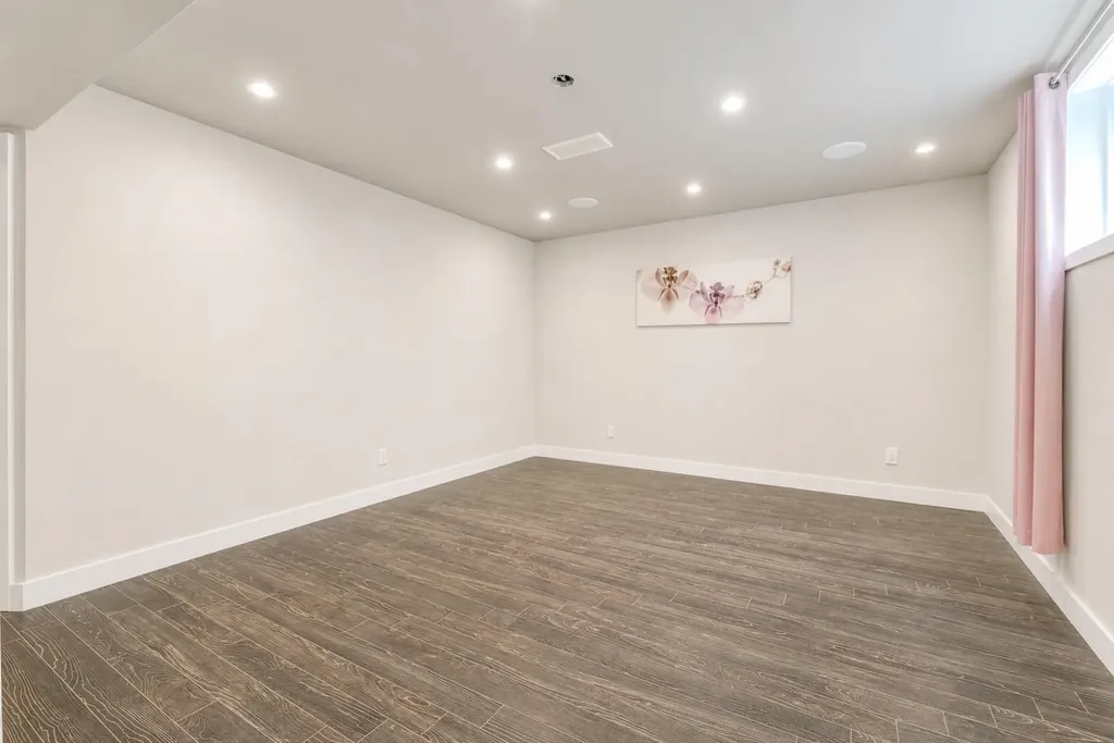 100 Royal Birch Crescent NW Calgary AB T3G 5N8