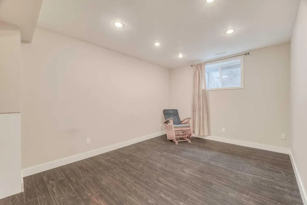 100 Royal Birch Crescent NW Calgary AB T3G 5N8