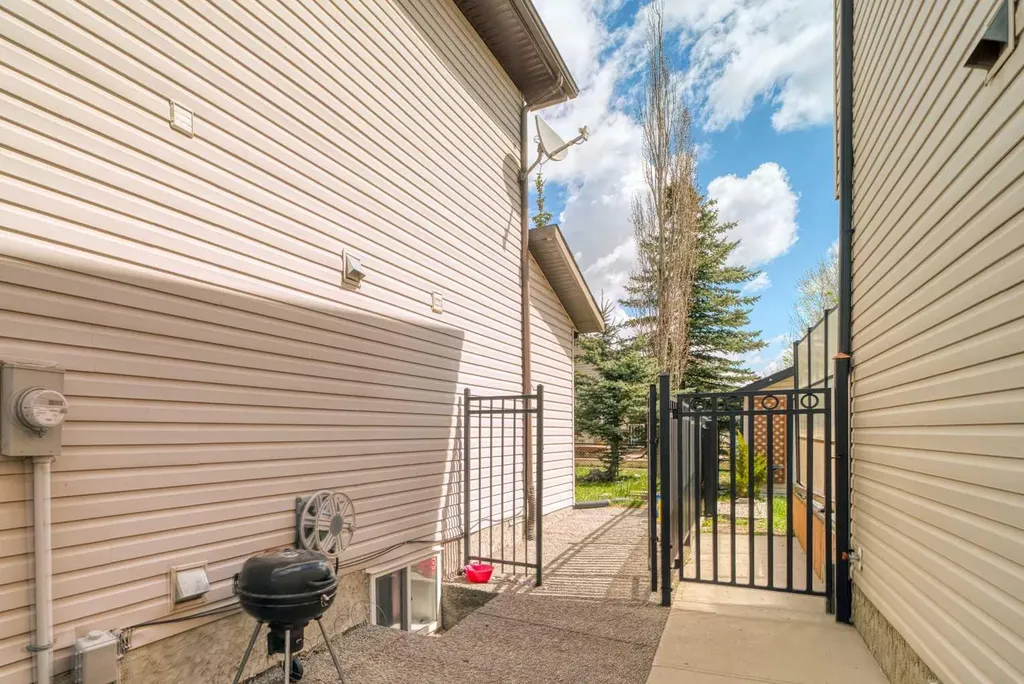 100 Royal Birch Crescent NW Calgary AB T3G 5N8