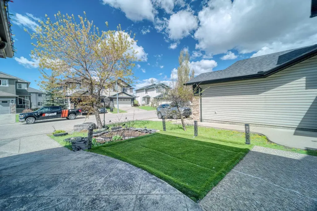 100 Royal Birch Crescent NW Calgary AB T3G 5N8