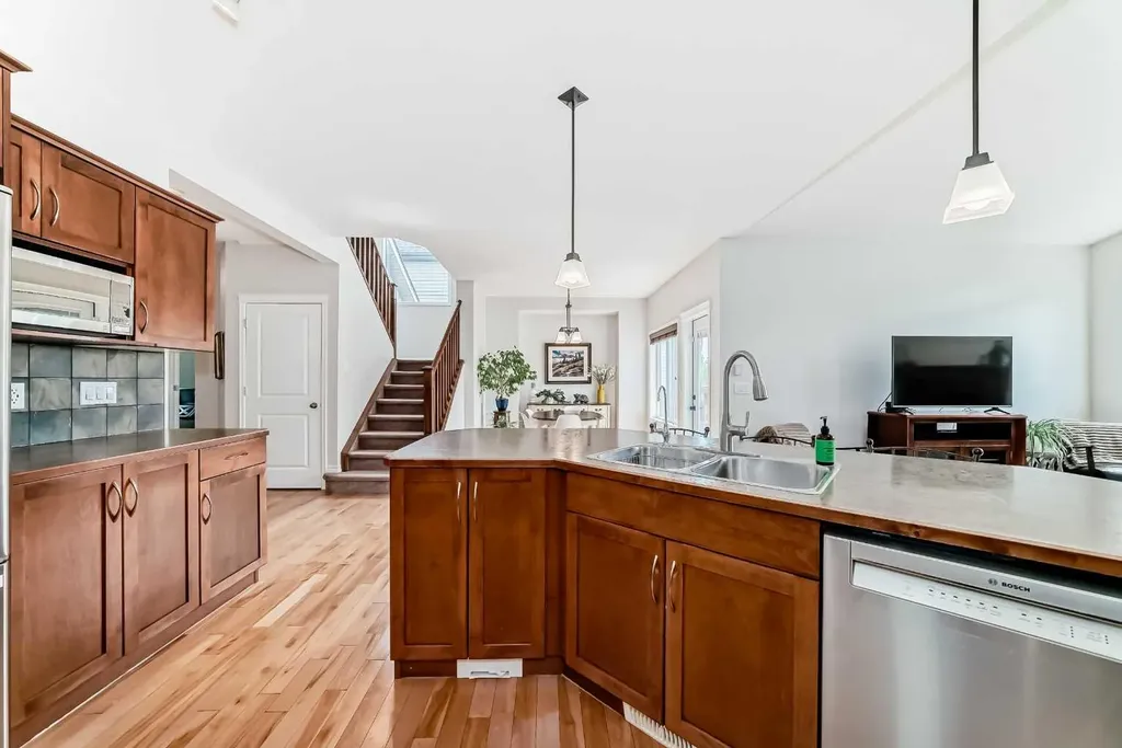 124 Lavender Way Chestermere AB T1X 0B2