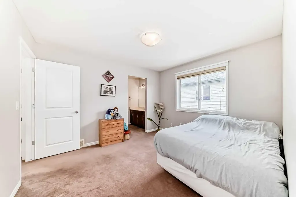 124 Lavender Way Chestermere AB T1X 0B2