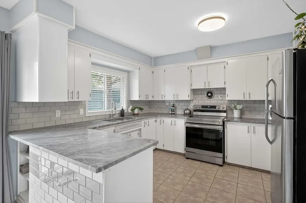 43 Coleridge Road NW Calgary AB T2K 1X1