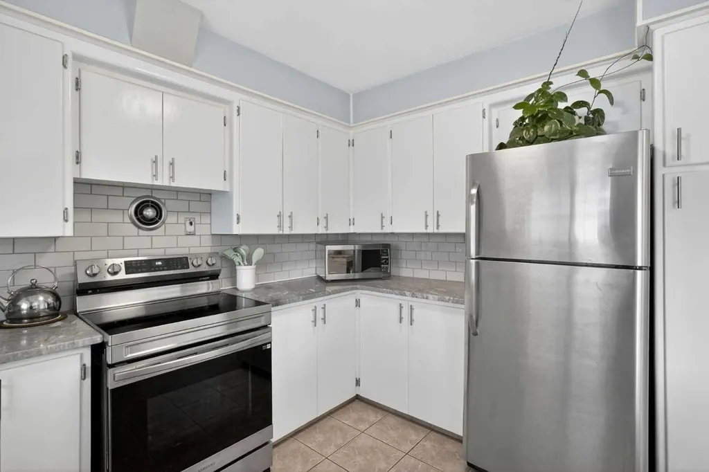 43 Coleridge Road NW Calgary AB T2K 1X1