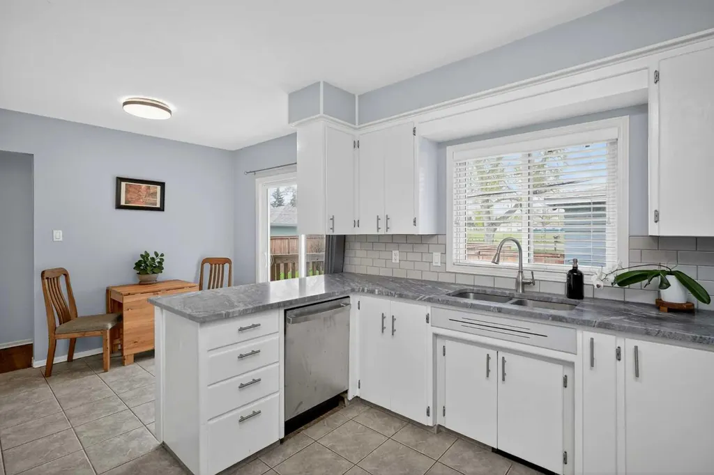 43 Coleridge Road NW Calgary AB T2K 1X1