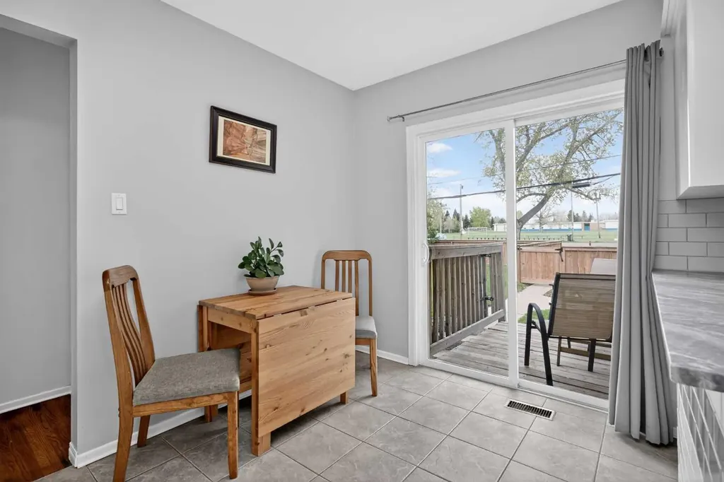 43 Coleridge Road NW Calgary AB T2K 1X1