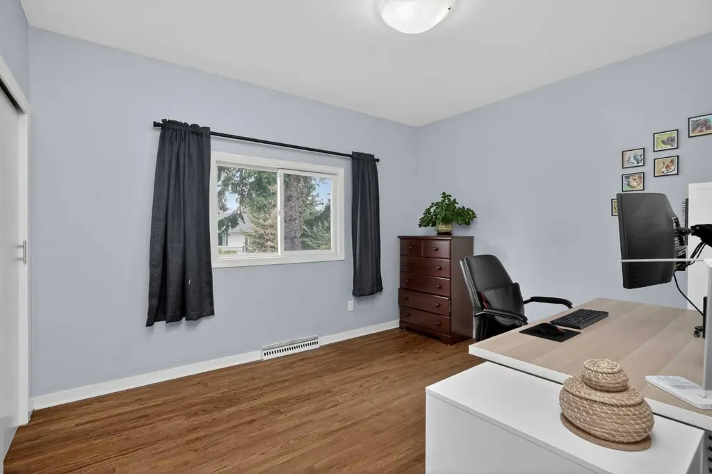 43 Coleridge Road NW Calgary AB T2K 1X1