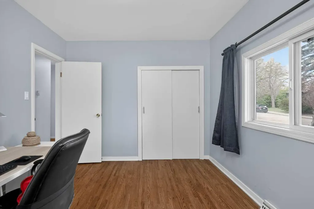 43 Coleridge Road NW Calgary AB T2K 1X1