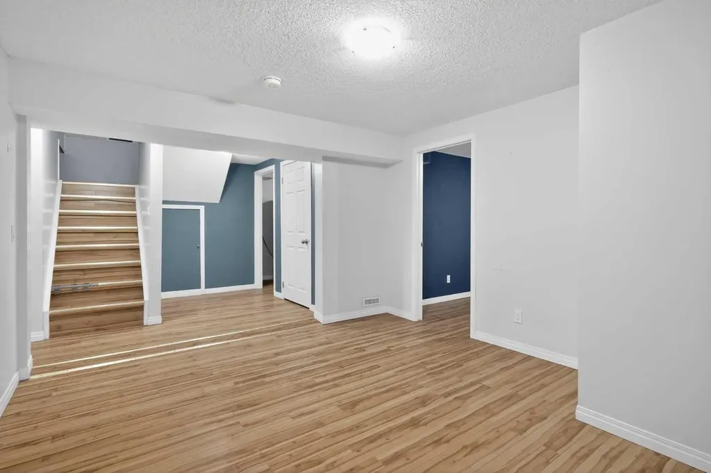 43 Coleridge Road NW Calgary AB T2K 1X1