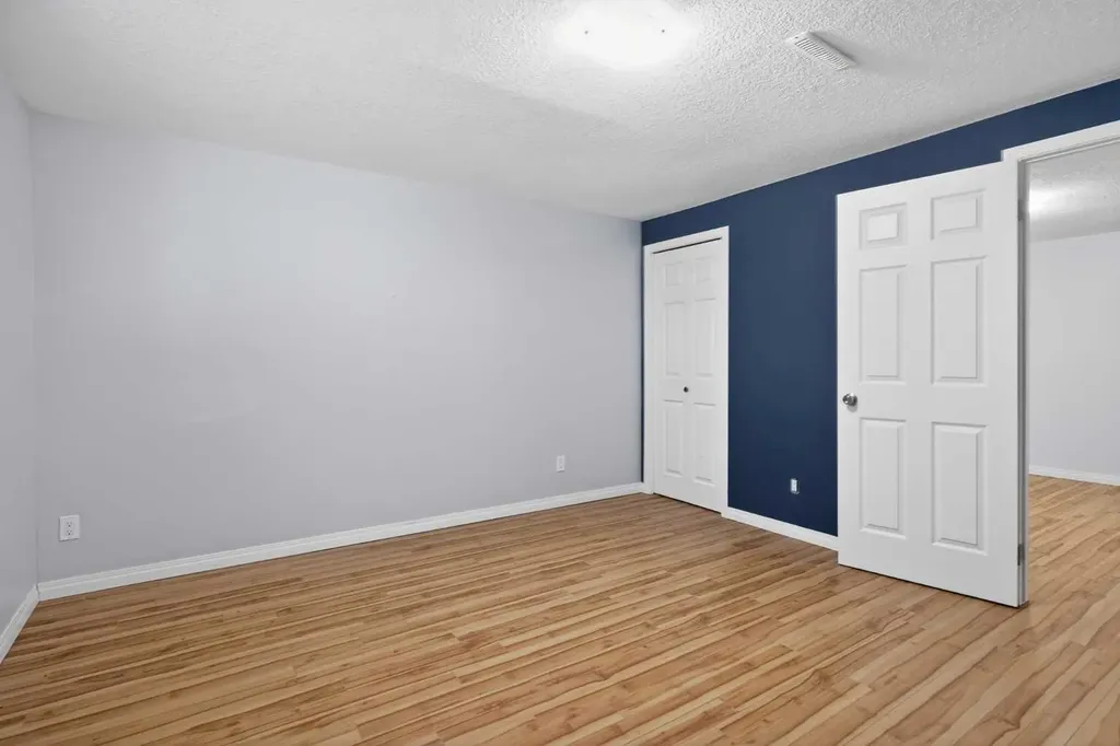 43 Coleridge Road NW Calgary AB T2K 1X1
