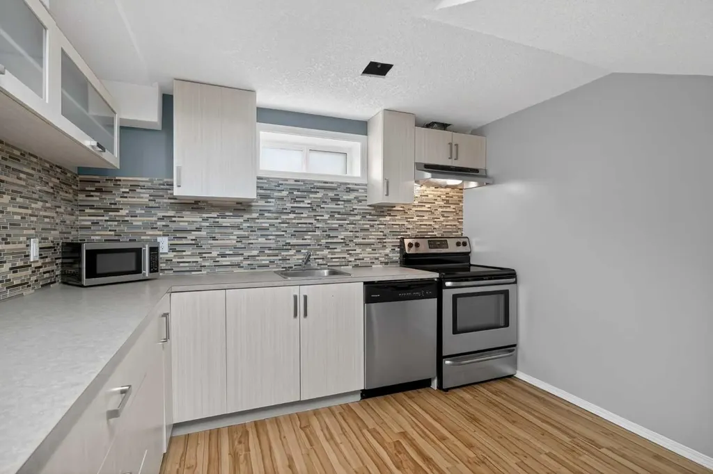43 Coleridge Road NW Calgary AB T2K 1X1