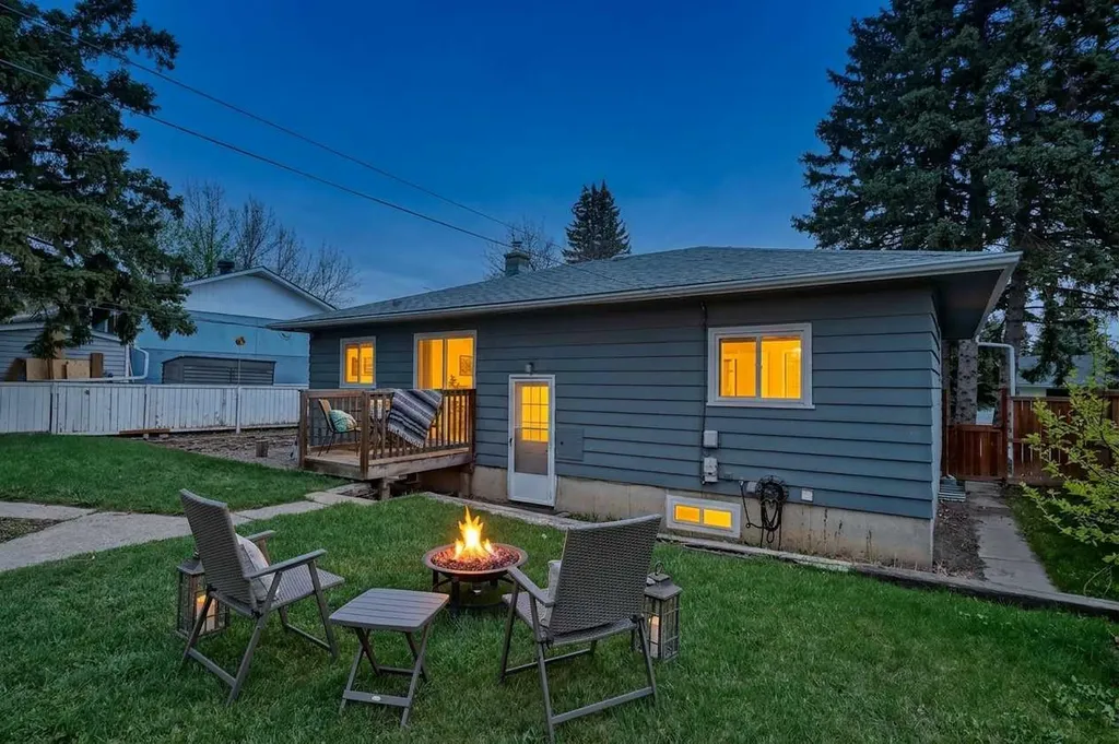 43 Coleridge Road NW Calgary AB T2K 1X1