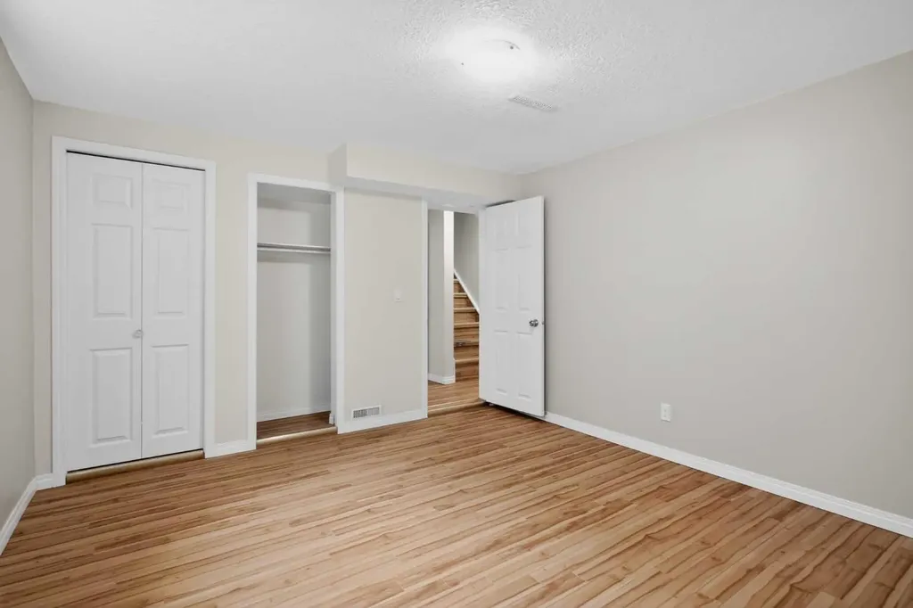 43 Coleridge Road NW Calgary AB T2K 1X1